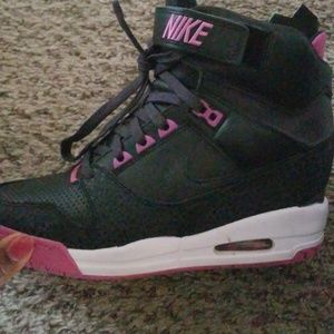 WNS Nike Revolution Sky Hi